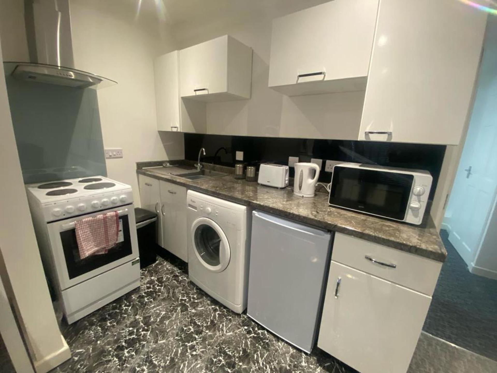 Beautiful 3-Bed Apartment In Merthyr Tydfil Exterior photo